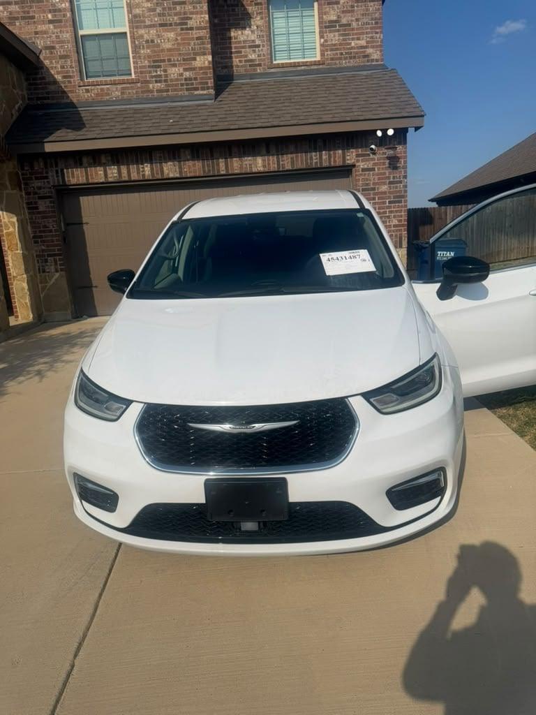 2021 Chrysler Pacifica — photo 2